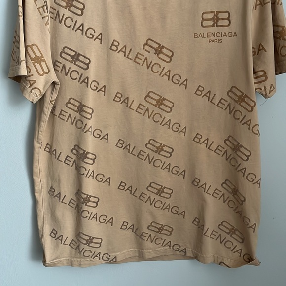 Balenciaga T-Shirt Size Large - Needs TLC - Picture 8 of 16